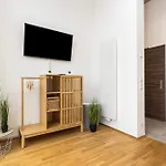 Apartment Mayhome - Strandloft Schoenes Studioapartment Mit Balkon, Kueche Und Tiefgarage - Sauna Und Fitness Direkt Nebenan Chemnitz
