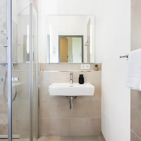 Mayhome - Strandloft Schoenes Studioapartment Mit Balkon, Kueche Und Tiefgarage - Sauna Und Fitness Direkt Nebenan * Chemnitz