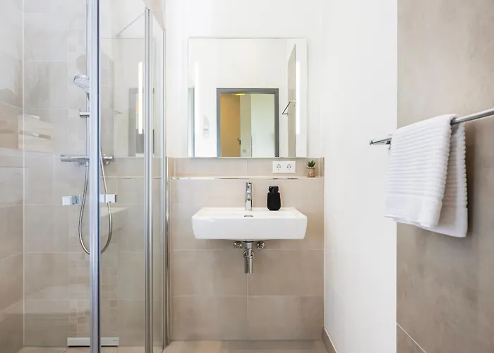 Mayhome - Strandloft Schoenes Studioapartment Mit Balkon, Kueche Und Tiefgarage - Sauna Und Fitness Direkt Nebenan * Chemnitz